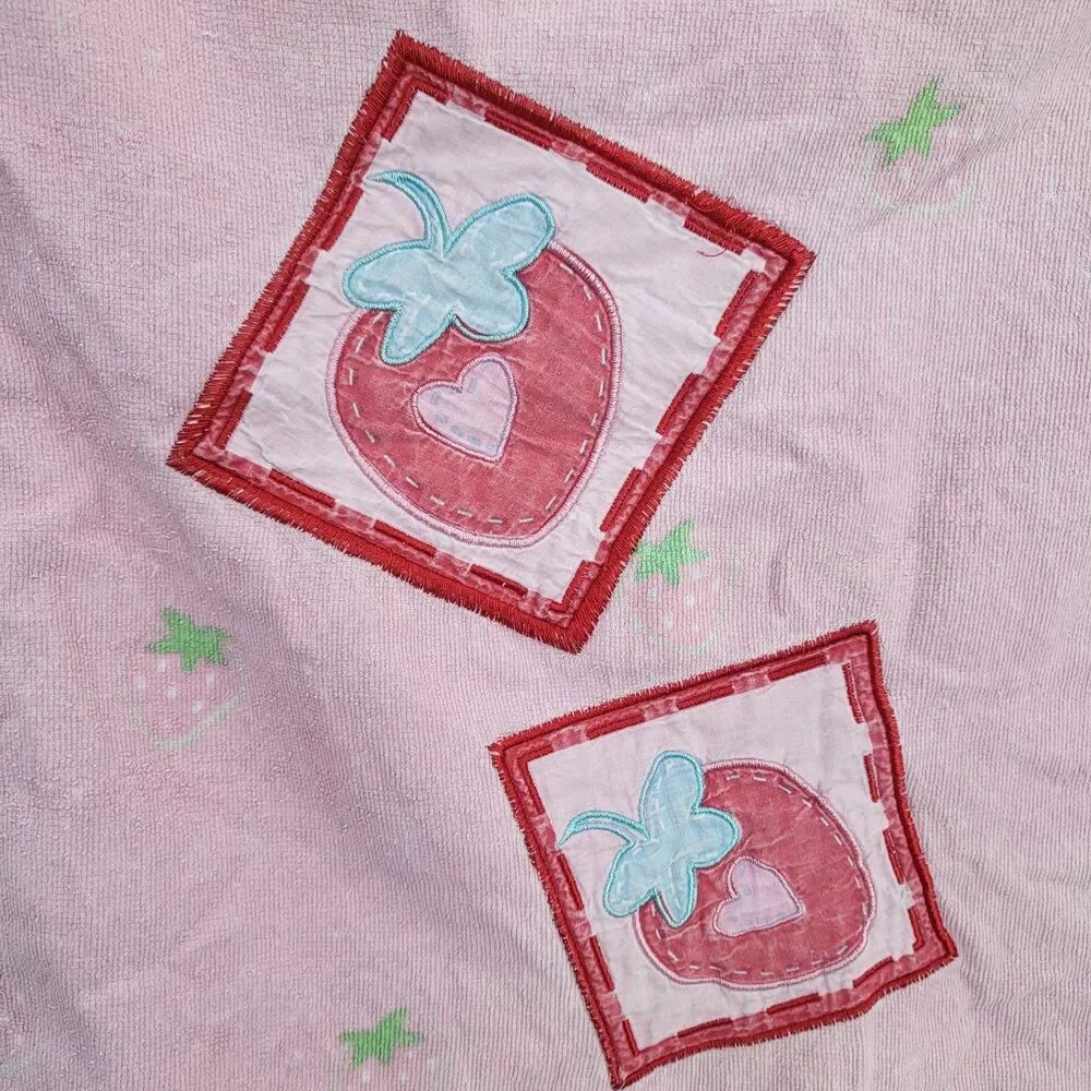 Strawberry Shortcake hooded toddler Bath Towel Vintage 90s Retro quilted